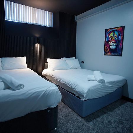 Nero Suite Sleeps Fourteen Manchester Extérieur photo