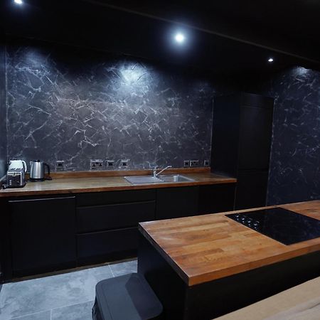Nero Suite Sleeps Fourteen Manchester Extérieur photo
