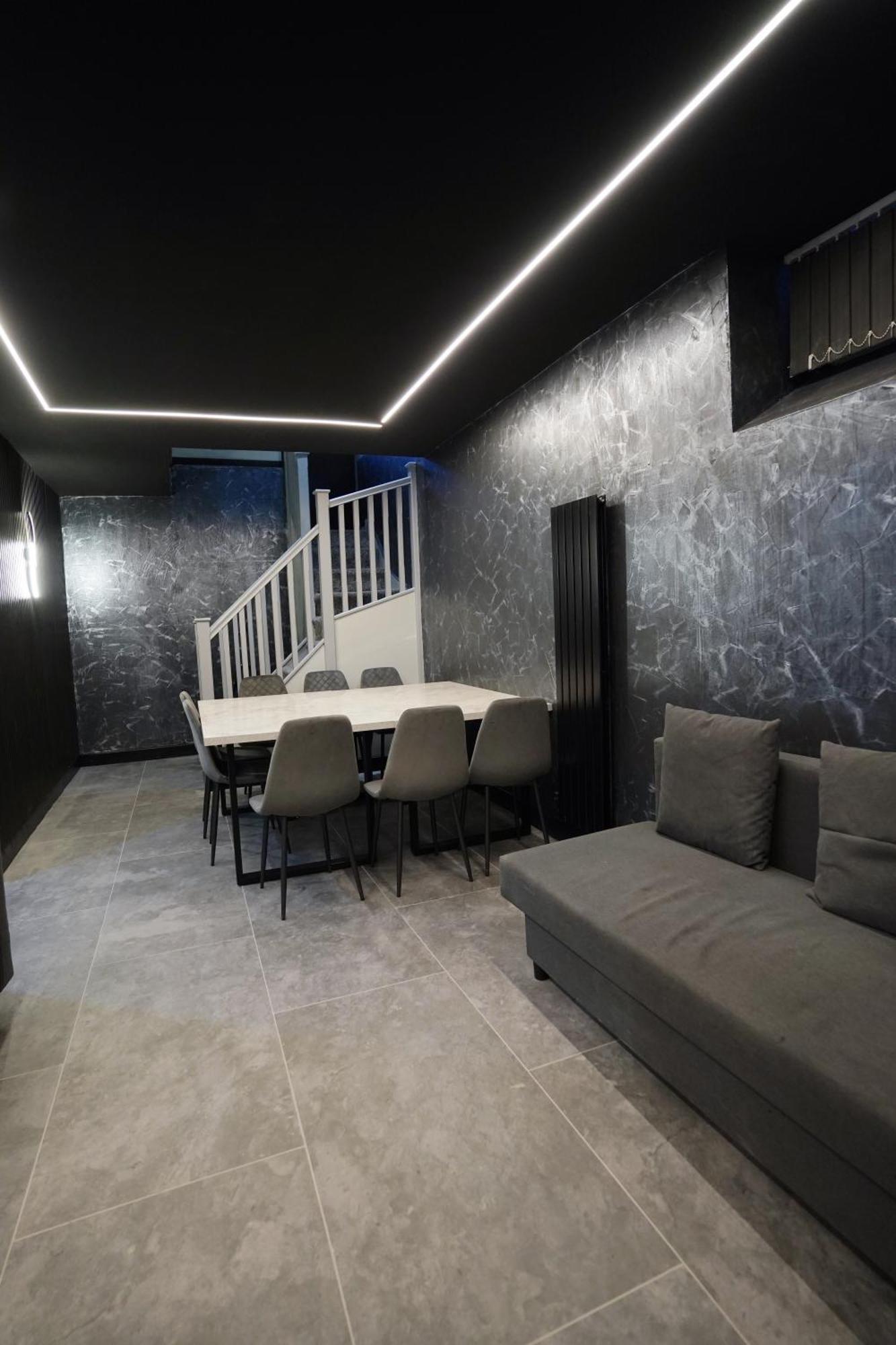 Nero Suite Sleeps Fourteen Manchester Extérieur photo
